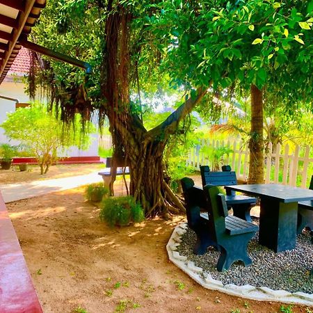 Surf Front Hotel Ahangama Bagian luar foto
