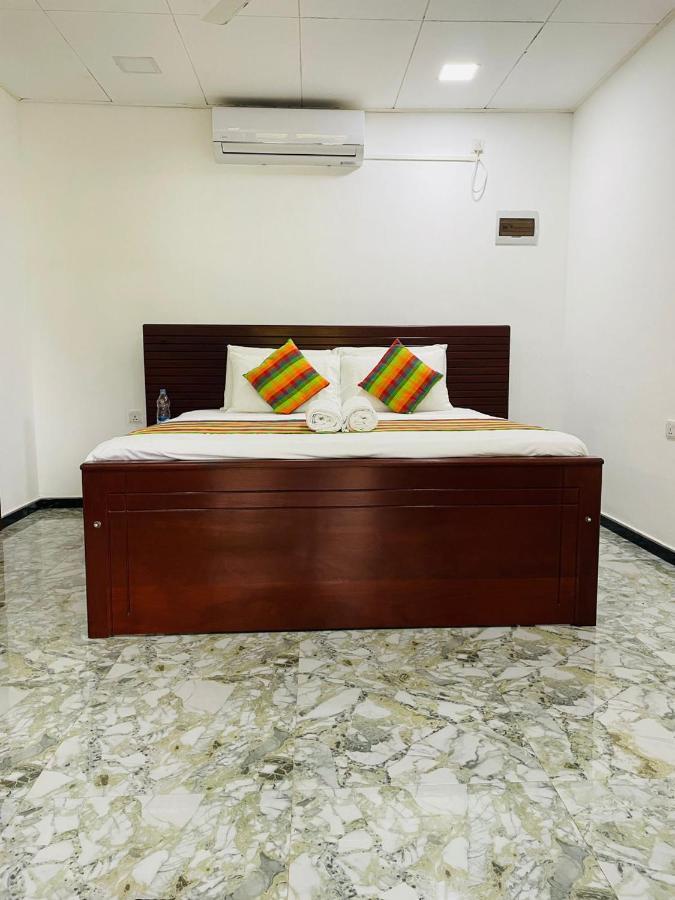 Surf Front Hotel Ahangama Bagian luar foto