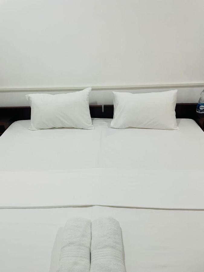 Surf Front Hotel Ahangama Bagian luar foto