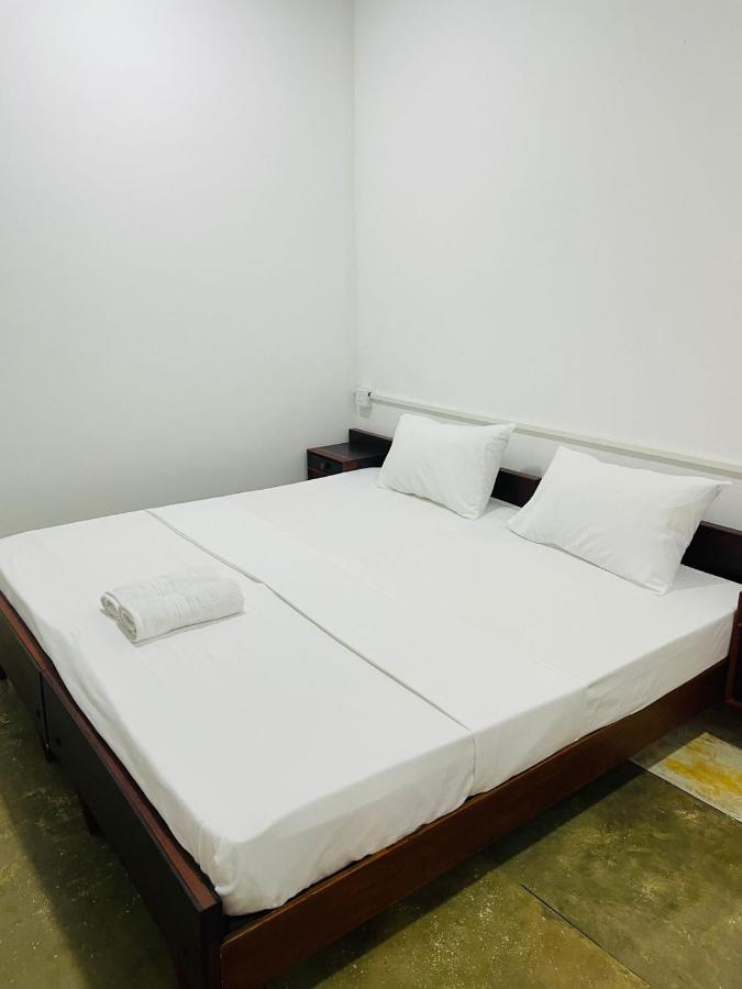 Surf Front Hotel Ahangama Bagian luar foto